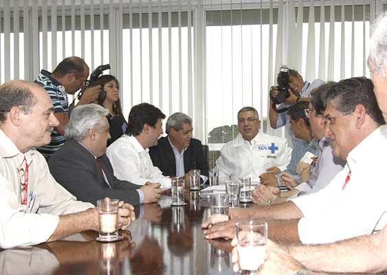 Governador e ministro da Saúde firmam investimentos de mais de R$ 24 mi para MS Governador e ministro da Saúde firmam investimentos de mais de R$ 24 mi para MS