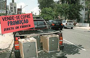 Secretaria da Fazenda de Amambai passa a fiscalizar vendedores ambulantes (foto: João Carlos lacerda / JC)