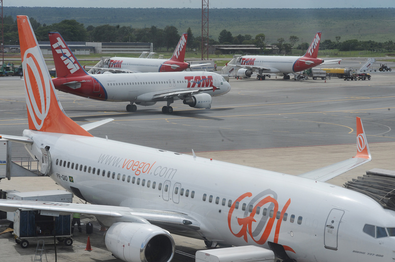Aviação brasileira faz primeiro voo comercial com biocombustível Aviação brasileira faz primeiro voo comercial com biocombustível