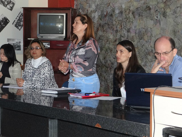 A categoria aprovou a proposta apresentada pelo executivo municipal durante encontro realizado na manhã desta segunda-feira no auditório da Semed entre a comissão de negociação da categoria e o executivo municipal. 