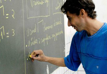 UEMS realiza inscrições para concurso com dez vagas para professor