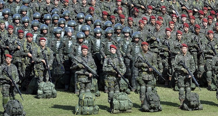 Conheça a função de cada uma das Forças Armadas no país Grupo paraquedista que atuou durante a Rio 2016Foto: Divulgação