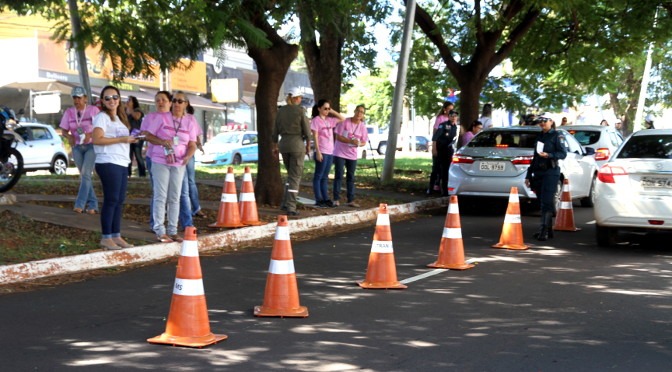 Mulheres participam de ação educativa realizada pelo Detran-MS junto a BPMTran Mulheres participam de ação educativa realizada pelo Detran-MS junto a BPMTran