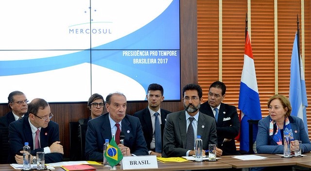 Em reunião, Brasil reforça suspensão da Venezuela do Mercosul Suspensão deve-se ao não cumprimento de tratados firmados no momento de adesão ao bloco
