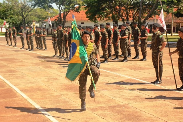 17º RC Mec comemora os 370 anos do Exército Brasileiro