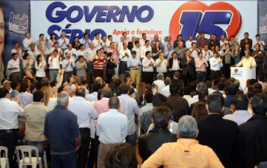 Ato político histórico na Capital reúne 68 prefeitos e centenas de vereadores