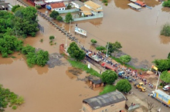 Ponte que liga Anastácio a Aquidauana está alagada. Foto: O Pantaneiro