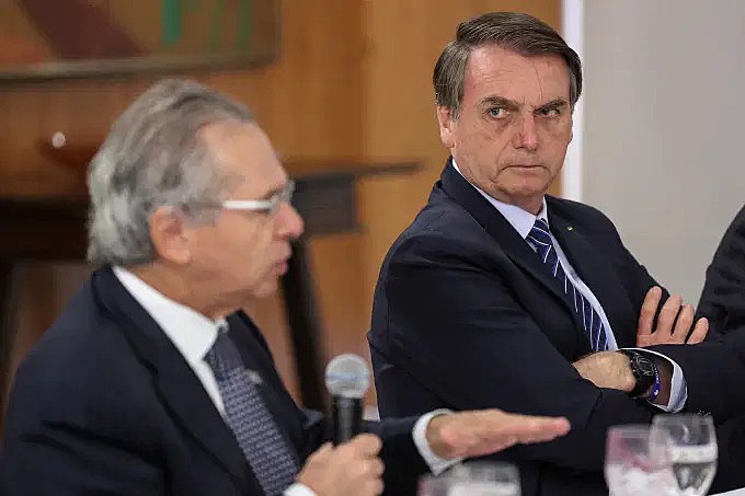 Já se tornou rotina no governo de Jair Bolsonaro voltar atrás de medidas horas depois de editá-las. Desta vez, revogou o decreto que colocava o SUS nos planos privatistas de Guedes - Marcos Corrêa/PR
