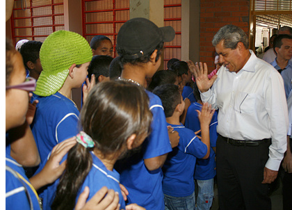 Governador entrega reforma da escola Profª Élia França Cardoso