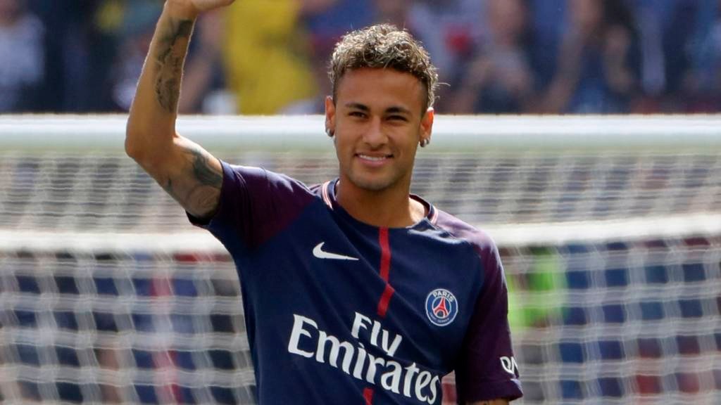 Jornal revela que Neymar encabeça lista de reforços do Real Madrid Neymar chegou ao Paris Saint-Germain no início da atual temporada europeia (Foto: JACQUES DEMARTHON/AFP)