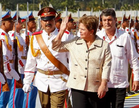 Dilma diz que bloqueio a Cuba é injusto e agradece por médicos cubanos O encontro marca a volta de Cuba aos organismos de integração regional