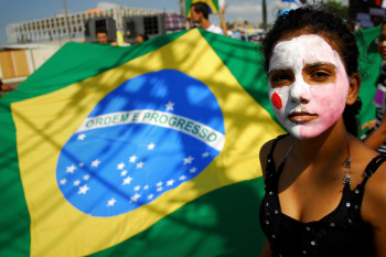 No DF, manifestantes são contra modelo de desenvolvimento econômico No DF, manifestantes são contra modelo de desenvolvimento econômico