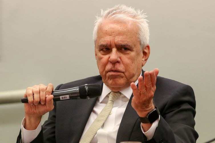 Vazamento é a maior agressão ambiental do país, avalia Petrobras Roberto Castello Branco comparou o óleo retirado das praias do Nordeste ao desastre ambiental no Golfo do México (Arquivo/ Fabio Rodrigues Pozzebom/Agência Brasil)