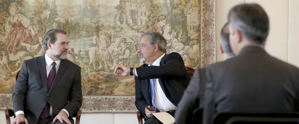 Brasil terá sistema eletrônico unificado para acompanhar execuções penais Acordo foi selado entre os ministros Dias Toffoli (à esquerda), presidente do CNJ, e Raul Jungmann, da Segurança Pública - Foto: Wilson Dias/Agência Brasil
