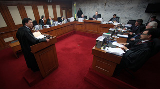 Ficha Limpa: TSE mantém cassação do registro de candidato a deputado federal por Goiás Ficha Limpa: TSE mantém cassação do registro de candidato a deputado federal por Goiás