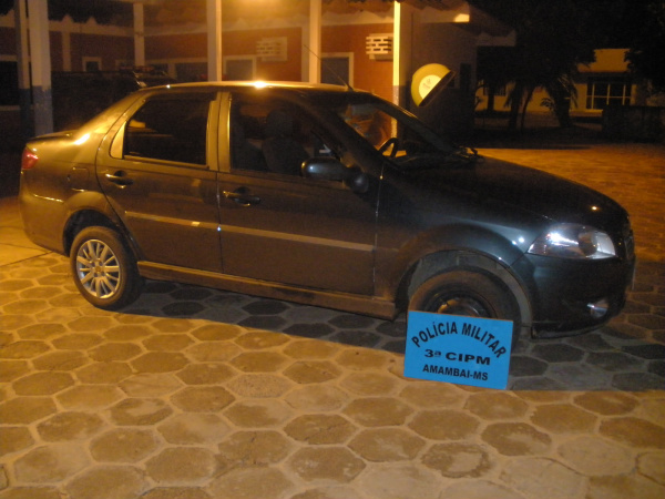Veículo recuperado por policiais da 3ª Companhia Independente da Polícia Militar de Amambai.
