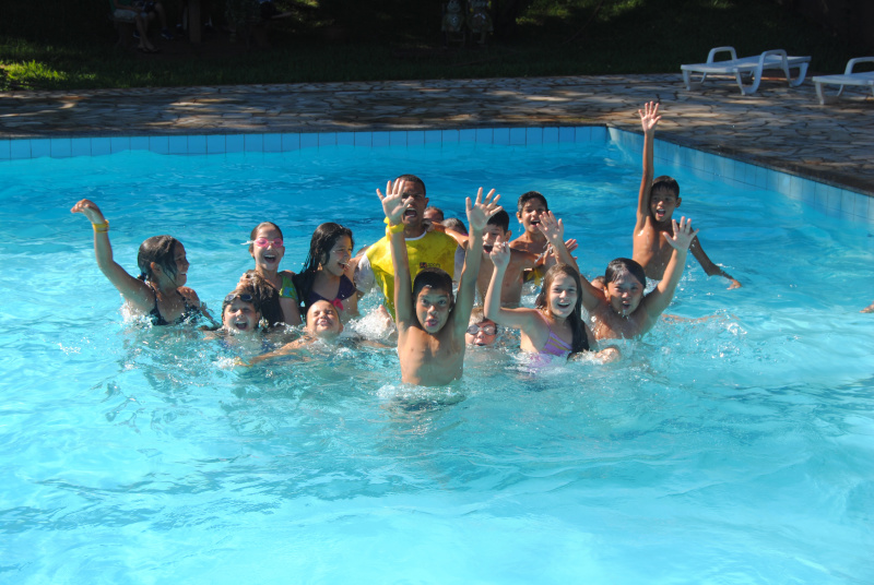 Em casa ou nos clubes, piscinas são alternativas em Amambai para o verão Tanto para crianças, como para adultos, a melhor pedida desta época do ano, são as piscinas e rios do município.