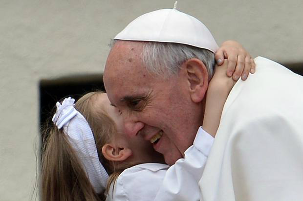 Papa Francisco recebe pela primeira vez vítimas de padres pedófilos