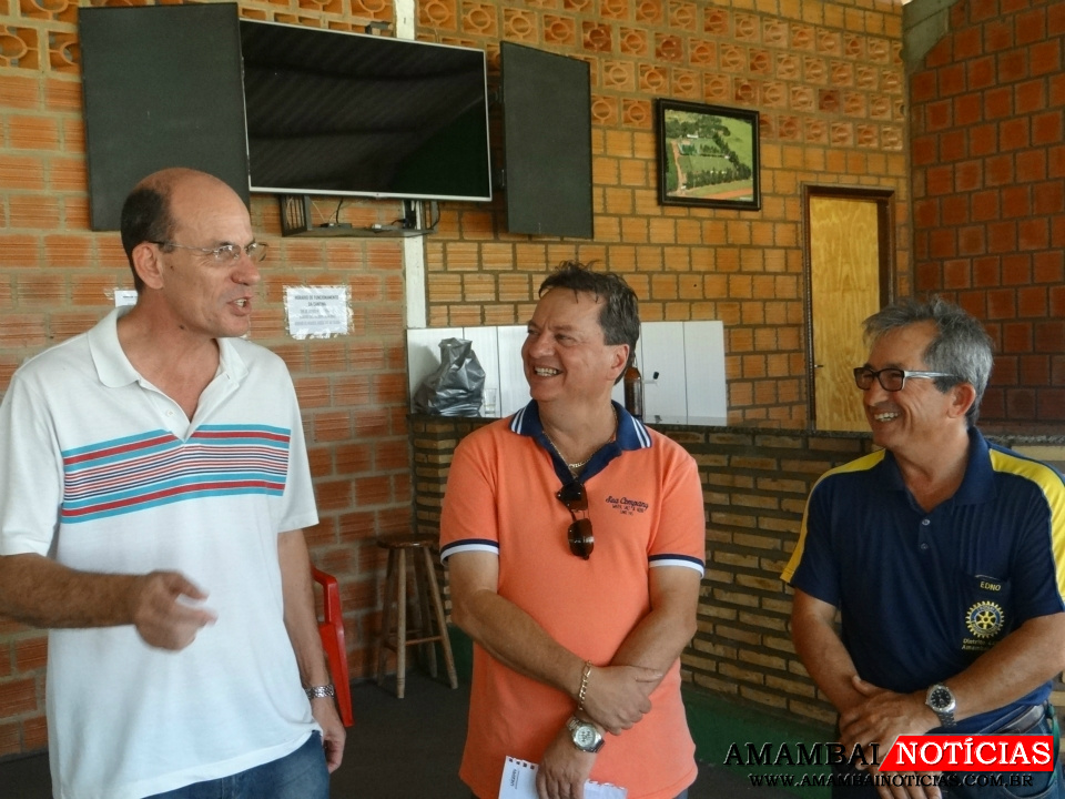 O presidente e o diretor de Protocolo do cube, Edno Saldanha (D) e Darlan Ramos, e o prefeito de Amambai, Sérgio Barbosa.