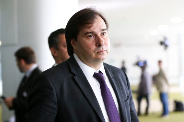 Maia diz que rebaixamento pode ajudar aprovação da reforma da Previdência Rodrigo Maia afirmou que rebaixamento da nota de crédito do Brasil pode ajudar a convencer parlamentares sobre a importância da reforma da Previdência Tânia Rêgo/Agência Brasil