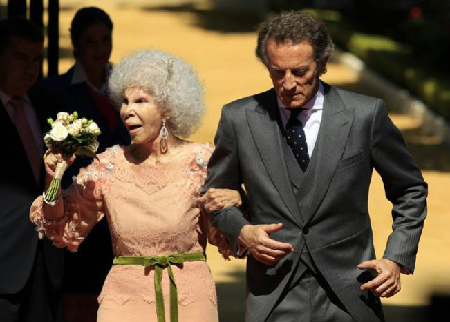 Duquesa, 85, e 3,5 bi de euros, se casa. É o amor?