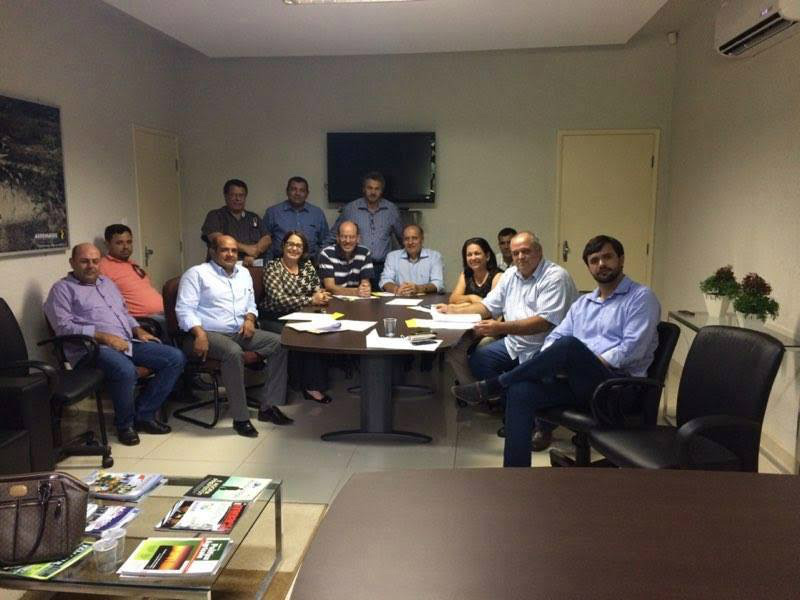 Prefeitos decidem acionar governo federal por multa do dinheiro repatriado Prefeitos de 14 cidades durante reunião na AssomasulFoto: Divulgação