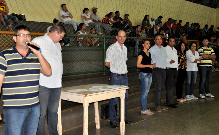 Campeonato Interfirmas de Amambai teve início na terça-feira (28) O vereador Luiz Fernando Fischer parabenizou a organização do evento / Foto: Assessoria