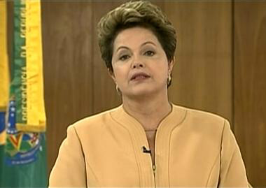 Dilma ouve ruas, implanta prioridades e cresce Dilma ouve ruas, implanta prioridades e cresce