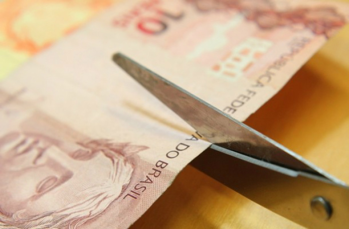 Nova regra determina redução de 20% nos gastos federais Nova regra determina redução de 20% nos gastos federais