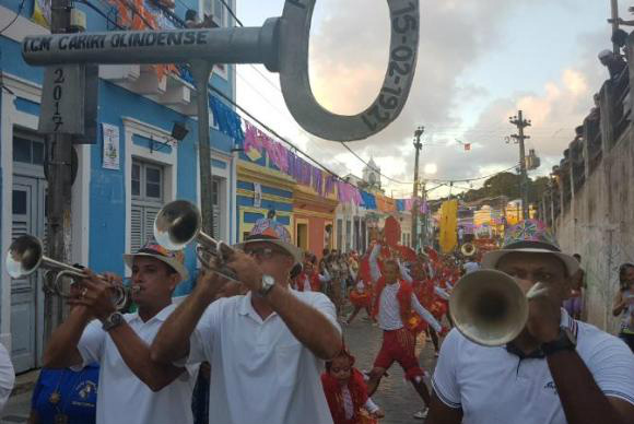 A Troça Carnavalesca Mista Cariri Olindense, agremiação de 96 anos de idade, levou sua chave da cidade de Olinda Sumaia VillelaFoto: Divulgação 