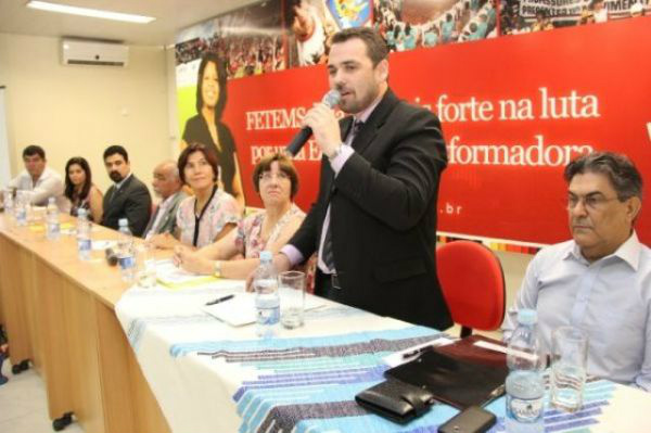 Prefeito Juvenal Neto durante discurso