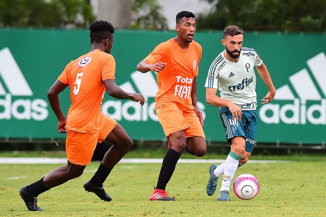 Palmeiras não encanta, mas vence jogo-treino com gol de Willian Allione, Artur e Hyoran foram bem na parte final (Foto: Sergio Barzaghi/Gazeta Press)