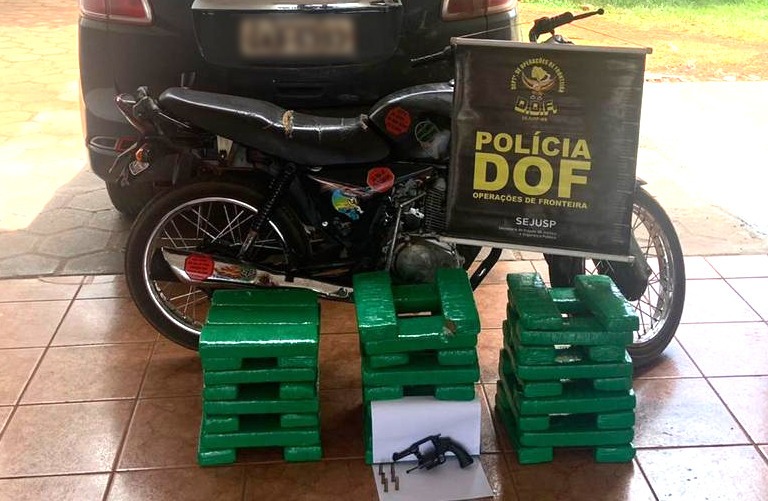 Motocicleta carregada com mais de 30 Kg de maconha foi apreendida pelo DOF Foto: DOF