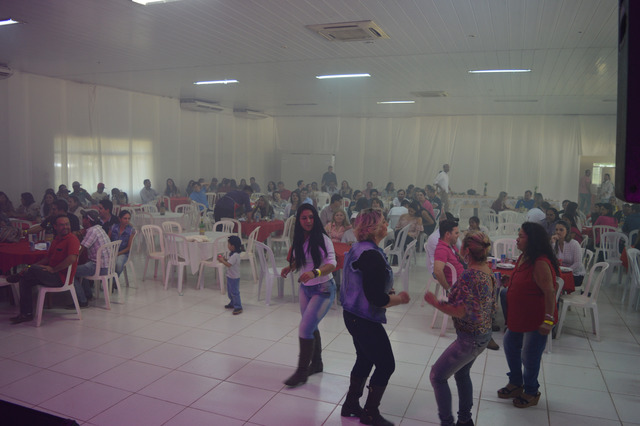 O evento contou com a animação de um grupo de pagode / Foto: Moreira Produções