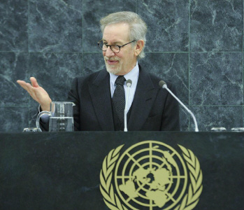 Spielberg, que é judeu, relembrou momentos de sua infância ao lado da avó, que ensinava inglês a húngaros sobreviventes do Holocausto