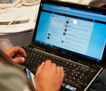 Promoção do direito à privacidade. Foto: Banco Mundial/Arne Hoel