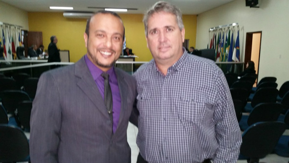 E/D- Vereador Professor Ailton e o pastor da Igreja Batista Central, Walnier Wagner / Foto: Moreira Produções
