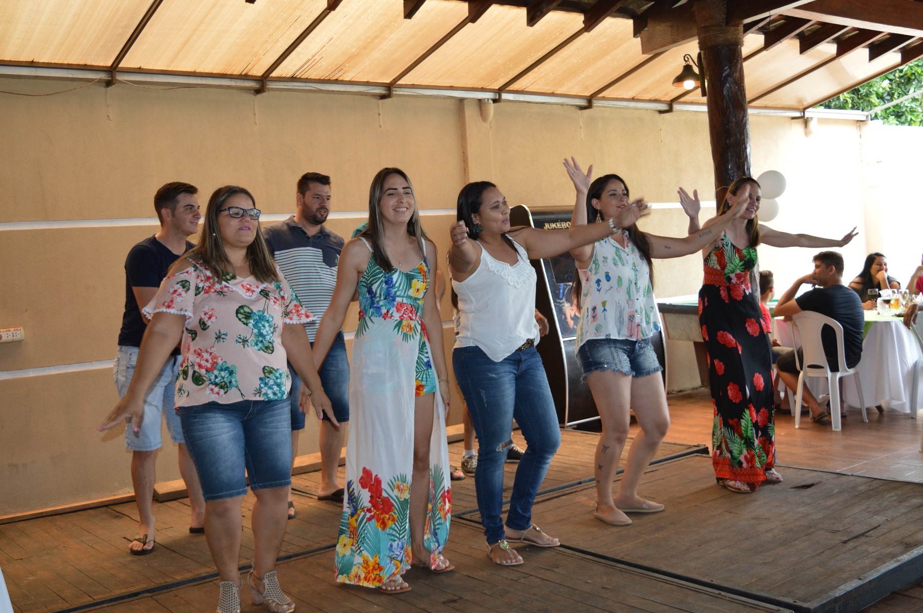 Lojas Veneza realizou tradicional confraternização com colaboradores, em Amambai Os colaboradores apresentaram seus talentos durante o dia / Foto: Moreira Produções