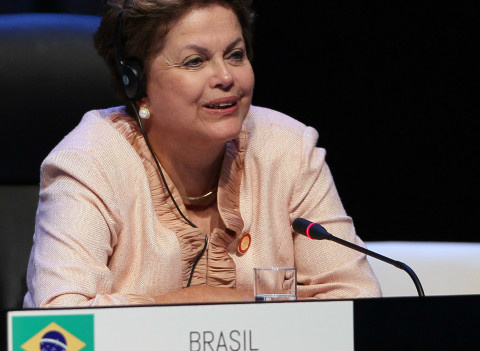 'Não perceber importância da Copa é visão pequena', diz Dilma Dilma visita Havana para cúpula da Celac