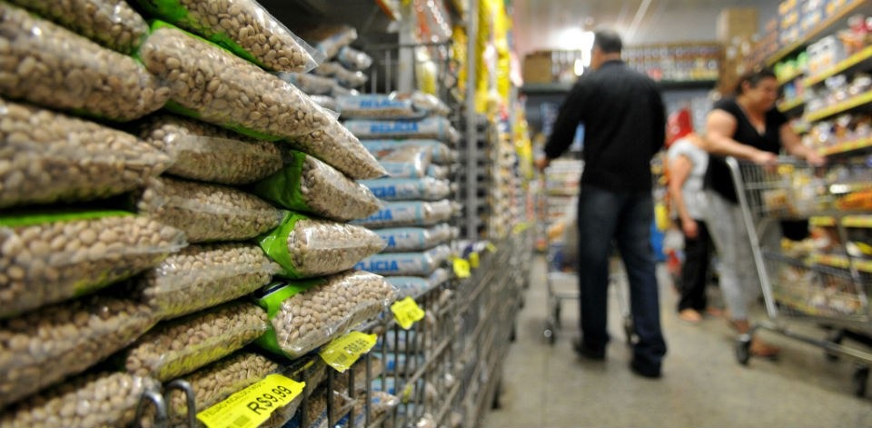Mercado financeiro reduz expectativa de inflação para 4,13% em 2018 Variação de preços tem se mantido estável. Alimentos também contribuem para inflação baixa.