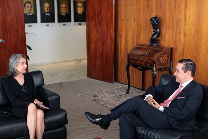 Cármen Lúcia se reúne com presidente do TRF4 para discutir segurança Cármen Lúcia e Carlos Thompson conversaram no Supremo Tribunal Federal (Foto: Carlos Moura/STF)
