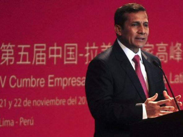O presidente Humala, empossou o novo gabinete ministerial que tem à frente o primeiro-ministro Óscar Valdés no lugar de Salomón Lerner, que renunciou no sábado.