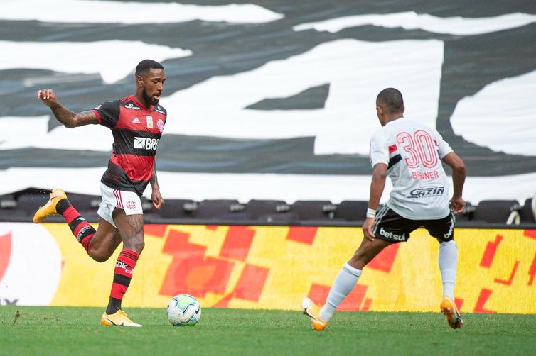 São Paulo goleia Flamengo no Maracanã Flamengo é goleado pelo São Paulo em pleno Maracanã - Alexandre Vidal / Flamengo