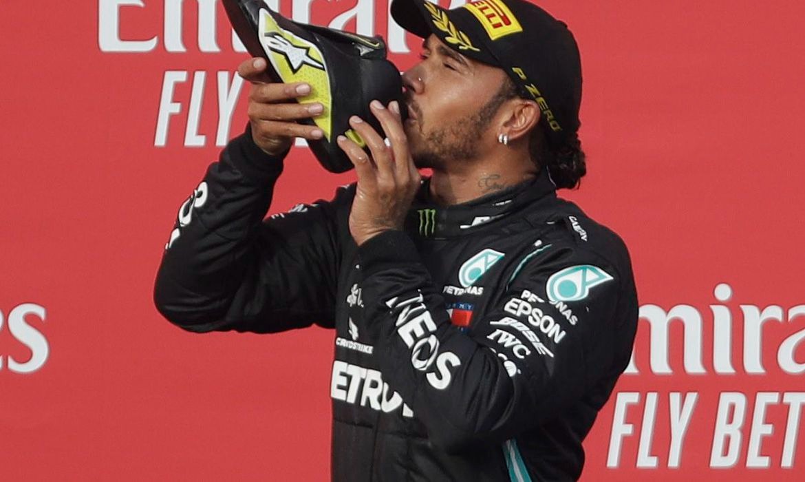 Hamilton ganha em Ímola e fica a uma corrida do hepta da Fórmula 1 Foto: Luca Bruno/Reuters