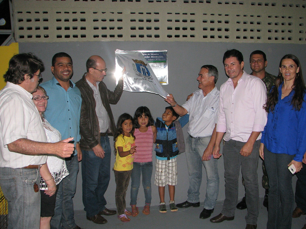 Todas as escolas municipais de Amambai possuem quadras de esporte cobertas Quadra de esportes da Escola Municipal Polo João Rodrigues, durante ato de inauguração / Foto: Decom