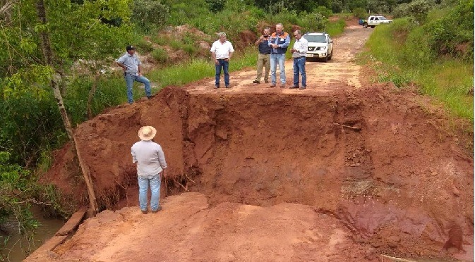 Chuvas provocaram danos em estradas vicinais, pontes de madeira e acessos, principalmente na região sul de MS. Foto. Cedec.
