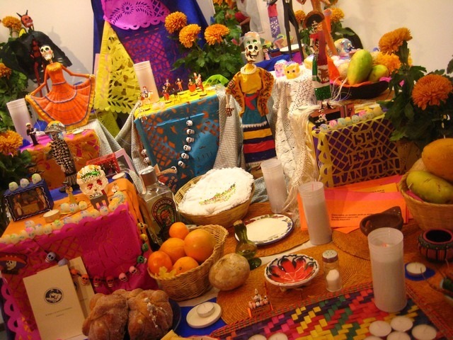 Descubra o que são os símbolos que compõem o altar do día de los muertos Descubra o que são os símbolos que compõem o altar do día de los muertos