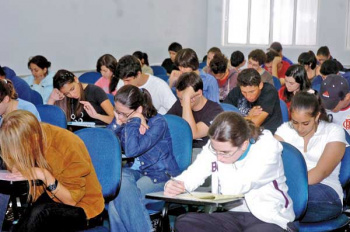 Confirmação da matrícula dos inscritos no Curso Preparatório para o Vestibular vai até amanhã