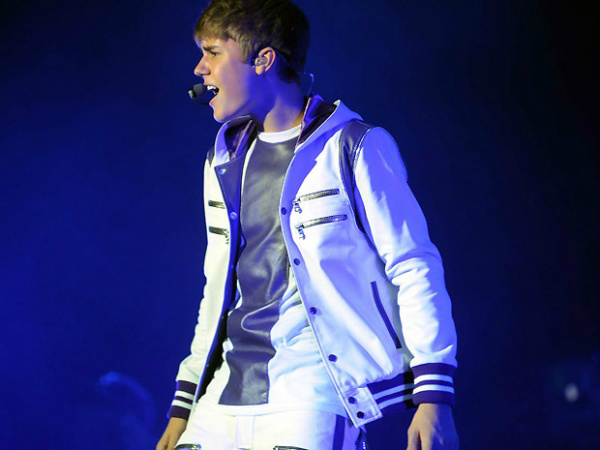Em clima de histeria, Justin Bieber faz primeiro show no Brasil Em clima de histeria, Justin Bieber faz primeiro show no Brasil