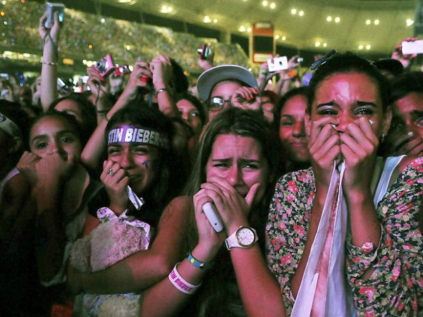 Em clima de histeria, Justin Bieber faz primeiro show no Brasil Em clima de histeria, Justin Bieber faz primeiro show no Brasil
